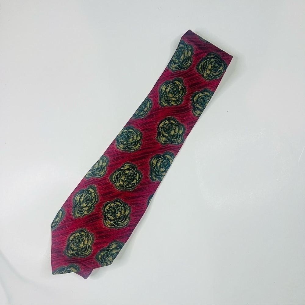 Giorgio Armani Cravette Italian Silk Flower Classic Neck Tie